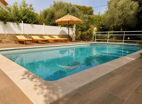 Pool view, Swimming pool, sunbed