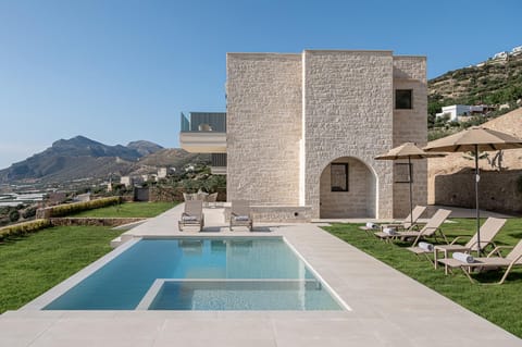 Property building, Day, Swimming pool