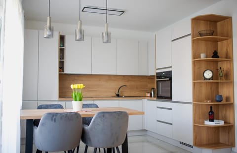Kitchen or kitchenette, Dining area, dishwasher, minibar, pet friendly, stove