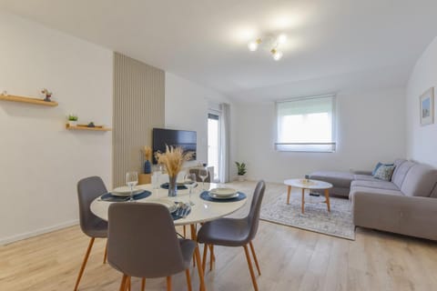 Living room, Dining area