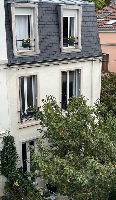 Jolie maison de ville à 5 minutes de Paris pour 5 voyageurs parking inclus Villa in Levallois-Perret