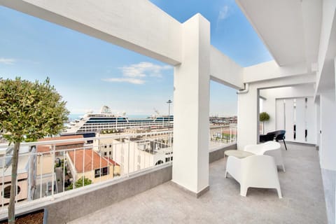 View (from property/room), Balcony/Terrace, Seating area, Sea view