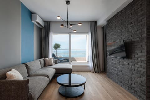 TV and multimedia, Living room, Seating area, Sea view