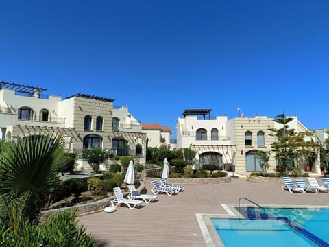 Property building, Pool view, Swimming pool, sunbed