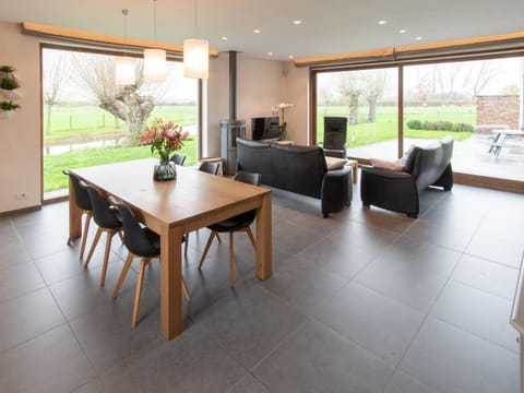 TV and multimedia, Kitchen or kitchenette, Living room