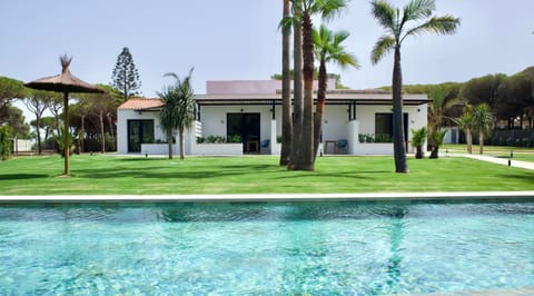 Property building, Garden view, Pool view, Swimming pool