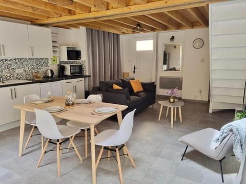 Living room, Dining area