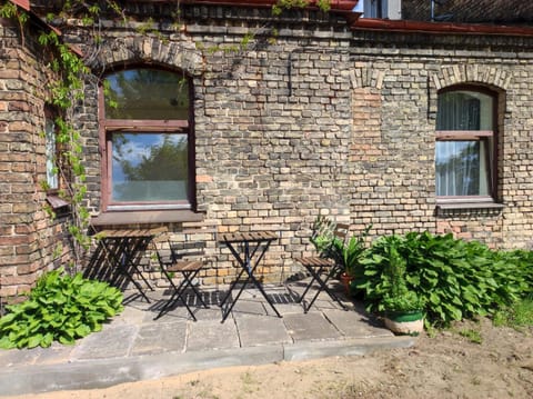 Property building, Patio, Day, Balcony/Terrace