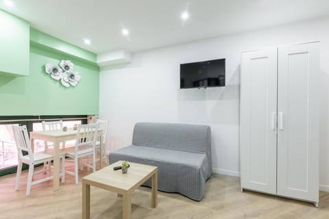 Nets Inn - Botzaris Apartment in Paris