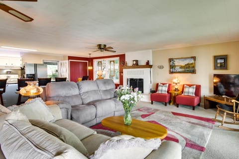 Lakefront Canadian Gem Fire Pit, Decks and Grills House in Longtown