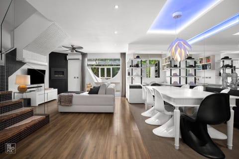 Living room, Seating area