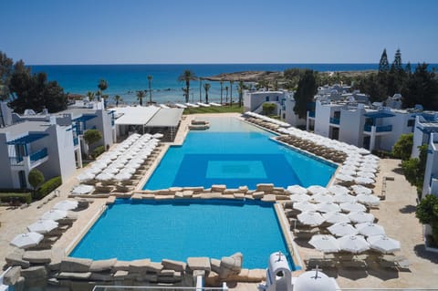 Property building, Day, Natural landscape, Pool view, Swimming pool, sunbed