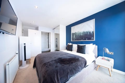 Bed, Photo of the whole room, Bedroom, wardrobe