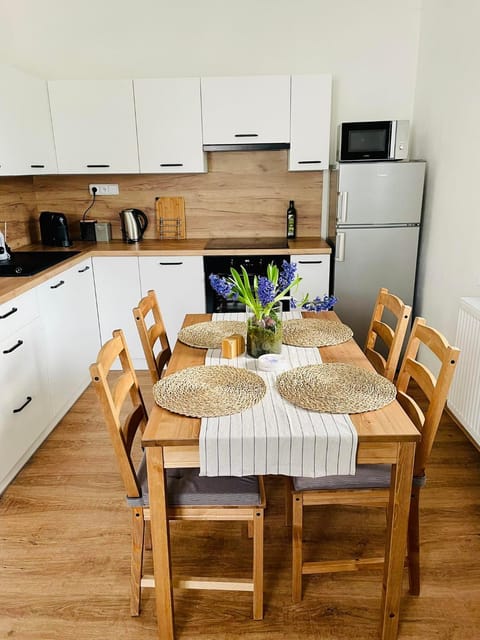 Kitchen or kitchenette, minibar, pet friendly, stove, toaster