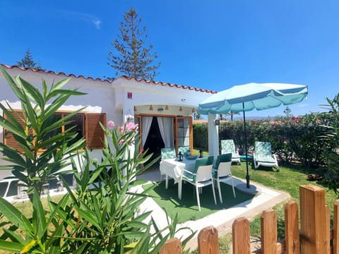 Property building, Patio, Off site, Garden, Balcony/Terrace, Garden view, Pool view