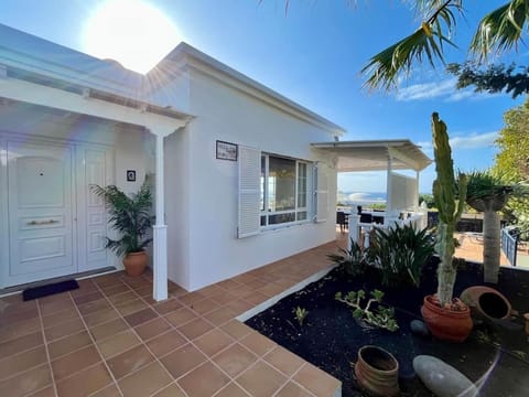 VILLA BARQUITO by JK Lanzarote Villa in Puerto del Carmen