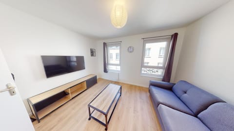 Property building, Communal lounge/ TV room, TV and multimedia, Living room, Seating area