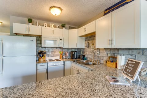 Pool Access and Lake View Osage Beach Condo! Apartment in Lake of the Ozarks