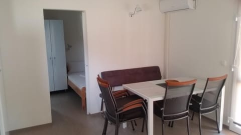 Living room, Dining area, air conditioner