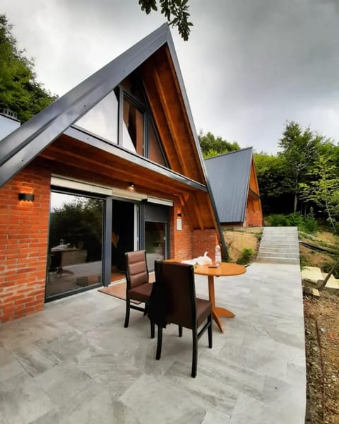 Property building, Patio, Day, Garden, Dining area, Garden view