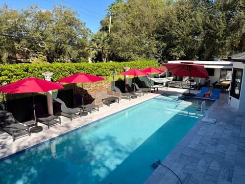 VillaLee Luxury Heated Pool & Spa Sauna Golf Villa in Golden Glades