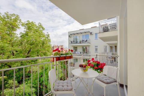 Patio, Spring, Garden, View (from property/room), Balcony/Terrace, Balcony/Terrace, Dining area, Garden view