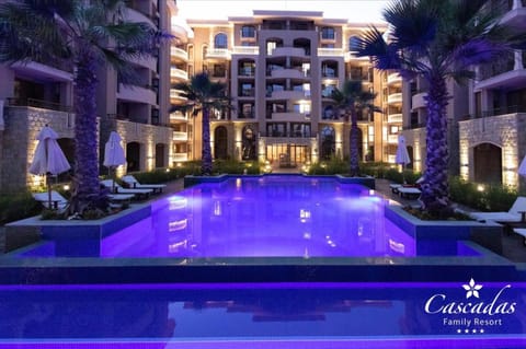 Night, Pool view