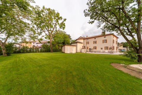 Property building, Day, Natural landscape, Garden, Garden view
