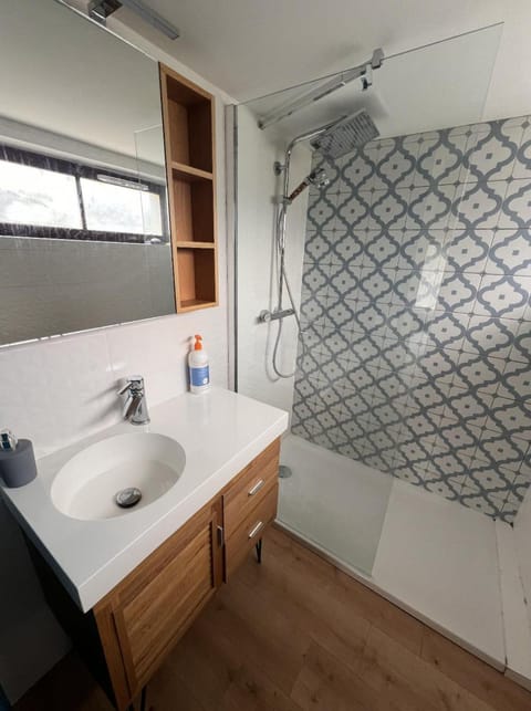 Quiet Studio in a House in Sevrier Annecy Lake very close to the lake Bed and Breakfast in Sévrier