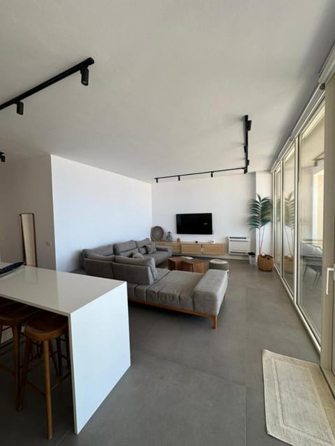 TV and multimedia, Living room, Photo of the whole room, Seating area