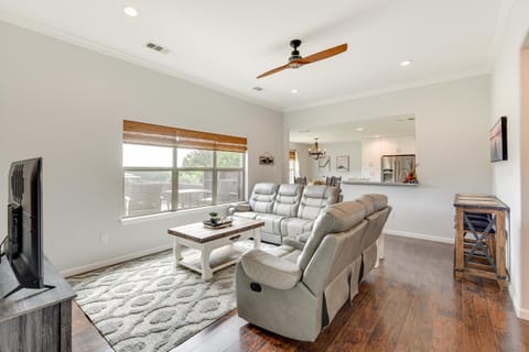 Inviting Granbury Home with Fire Pit 3 Mi to Lake! House in Granbury