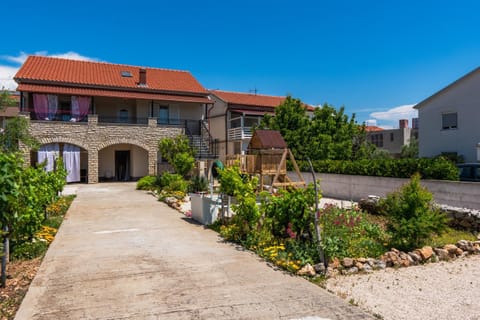 Property building, Day, Garden