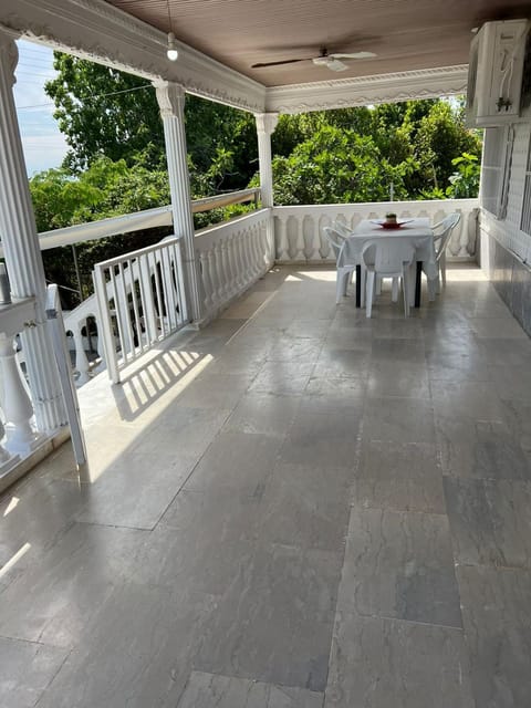 View (from property/room), Balcony/Terrace, Dining area