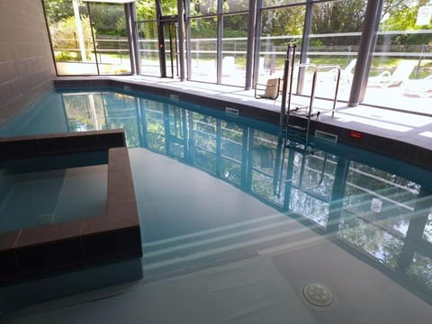 Nid d'Aven Charmante maison, piscine de février à octobre 1-6p dans résidence Apartment in Pont-Aven