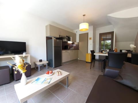 Nid d'Aven Charmante maison, piscine de février à octobre 1-6p dans résidence Apartment in Pont-Aven