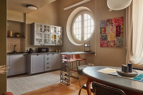 Communal lounge/ TV room, Kitchen or kitchenette, Lounge or bar, Seating area, Parking, locker, kitchen, elevator