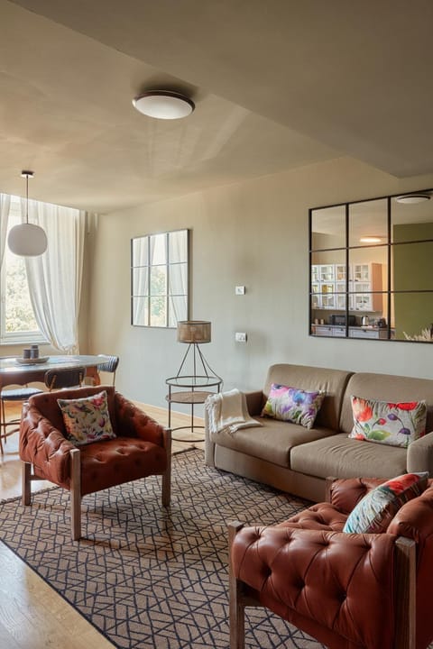 Communal lounge/ TV room, Bird's eye view, TV and multimedia, View (from property/room), Seating area, City view, Garden view, Landmark view, Street view, Inner courtyard view, Parking, internet, elevator, air conditioner