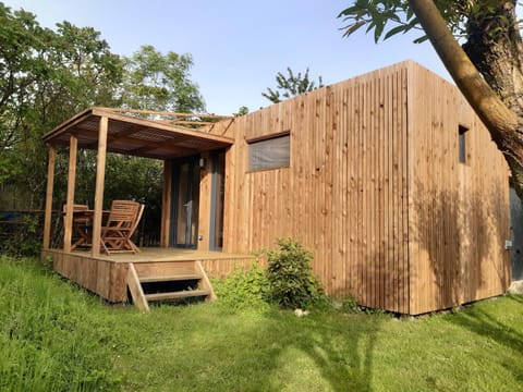 Property building, Spring, Balcony/Terrace, Garden view