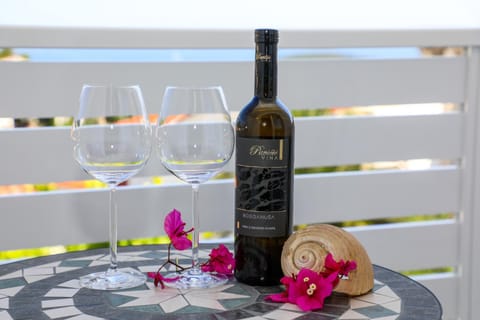 Balcony/Terrace, Decorative detail, Drinks