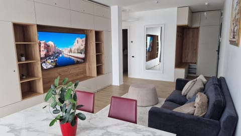 TV and multimedia, Living room, Evening entertainment
