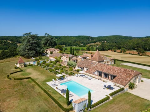 Property building, Balcony/Terrace, Swimming pool, Swimming pool, sunbed
