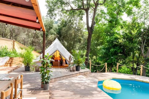 Property building, Facade/entrance, Swimming pool