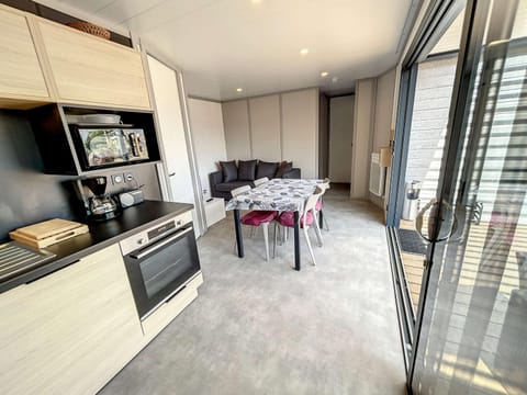 Chalet cosy 4 pers - Piscine chauffée - Proche plage et commerces - Terrasse et jardin privés - FR-1-361-504 Chalet in Saint-Pair-sur-Mer