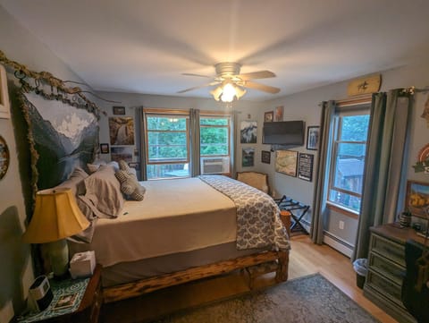 Pond Memories - National Parks Suite - Paddling Included! Vacation rental in Surry