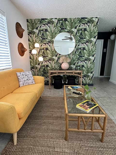 Communal lounge/ TV room, Living room, Seating area