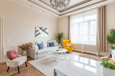 Living room, Photo of the whole room, Seating area