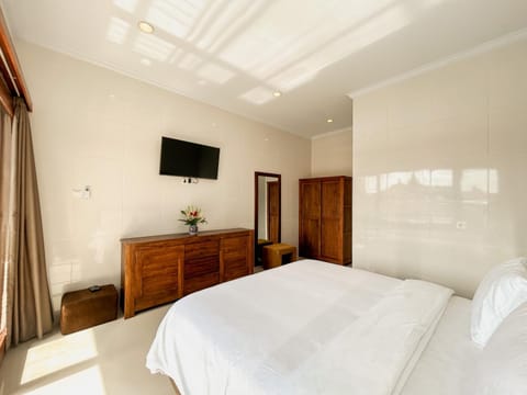 Bed, TV and multimedia, Bedroom, wardrobe