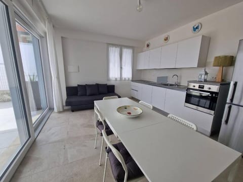 Kitchen or kitchenette, Living room, Dining area, pet friendly, stove