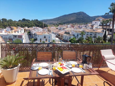 Property building, Nearby landmark, Balcony/Terrace, City view, Mountain view, Breakfast