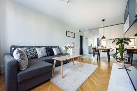 TV and multimedia, Kitchen or kitchenette, Living room, Seating area, Dining area